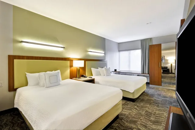 جناح بسريرين كوين مع سرير سحّاب إضافي مع أريكة لذوي الإعاقة، Springhill Suites Tallahassee Central 3/8