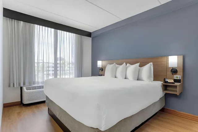 Standard, Hyatt Place Houston North 1/1