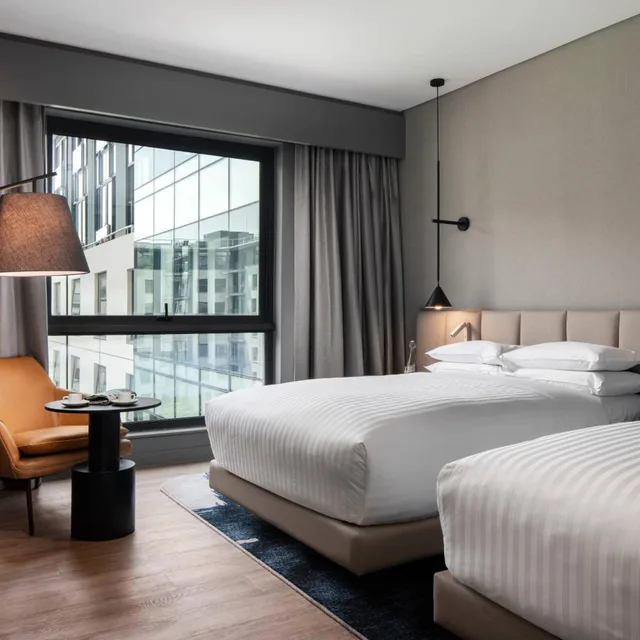 شقة بسرير كينج وسريرين مزدوجين بغرفتي نوم، Marriott Executive Apartments Johannesburg, Melrose Arch 1/7