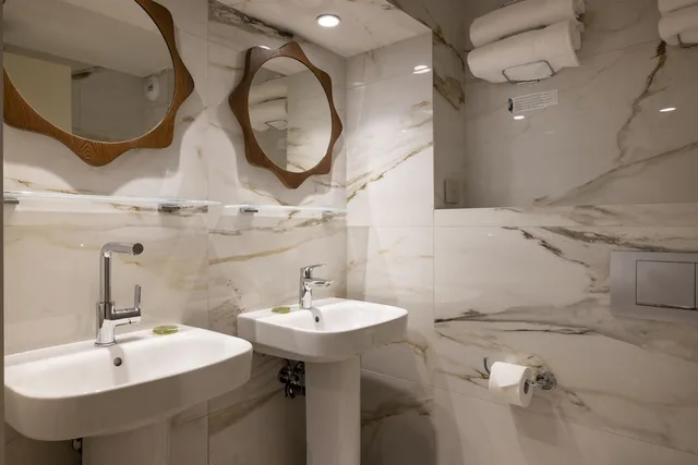 جناح عائلي بسرير مزدوج وسريرين منفصلين، HOTEL MICHELET ODEON 6/6