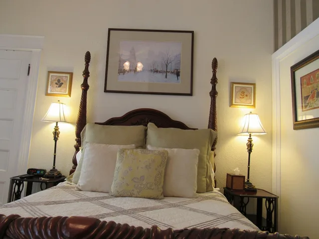 جناح تقليدي بسرير كوين بإطلالة على الفناء، The St Marys Inn Bed And Breakfast 2/3