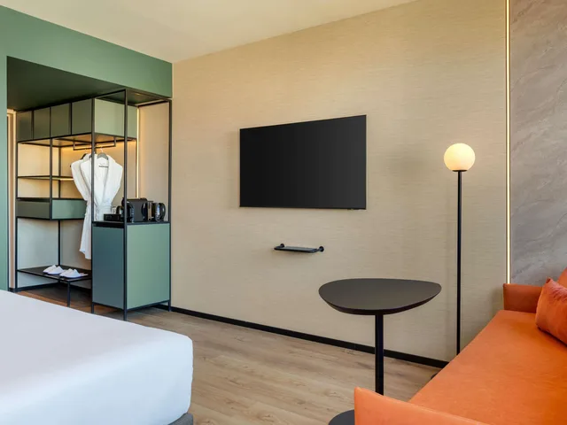 غرفة تنفيذية بسرير مزدوج مع أريكة، Novotel Valencia Lavant 6/10