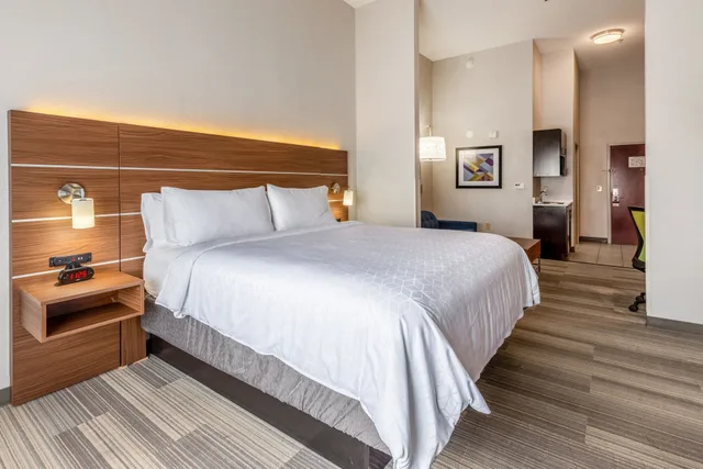 Standard, King Bed, Accessible, Holiday Inn Express Hotel And Suites Statesville 3/8