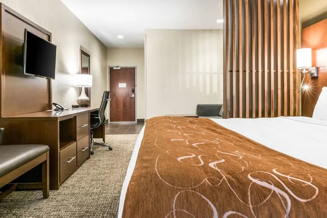 جناح بسرير كينج بشرفة، Comfort Suites Florence - Cincinnati South 2/7
