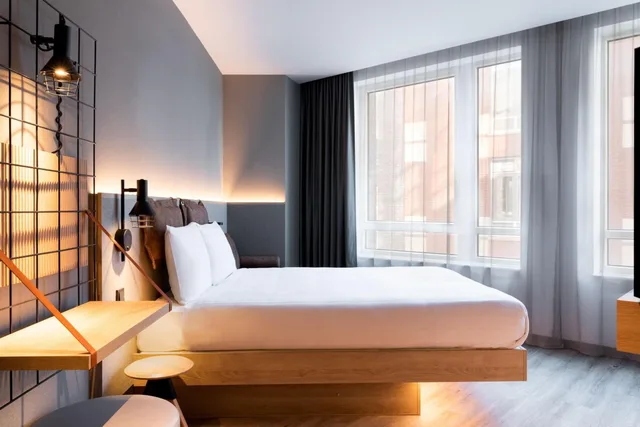 Moxy, Queen Bed، Moxy The Hague 1/7