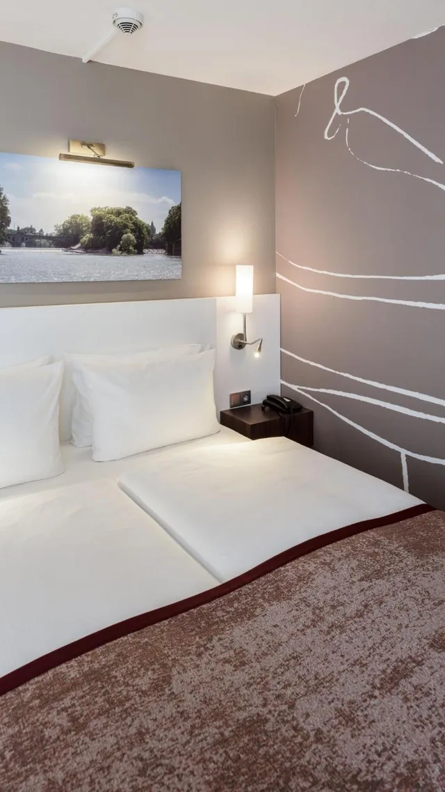 غرفة بريميوم بسرير كينج وسرير كوين بإطلالة على المدينة، Holiday Inn Munich - City Centre 5/8