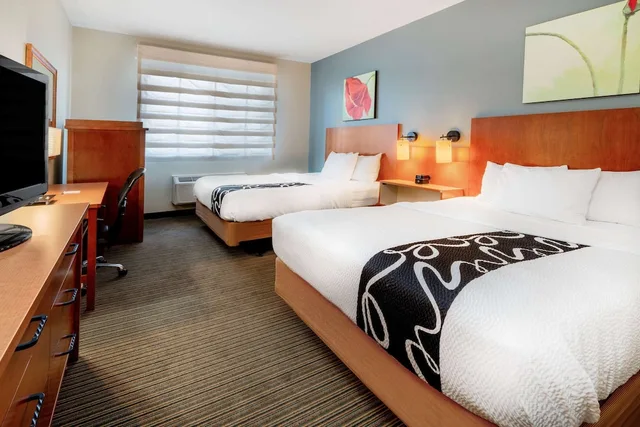 غرفة بسريرين كوين لذوي الإعاقة، La Quinta Inn & Suites by Wyndham Helena 2/5