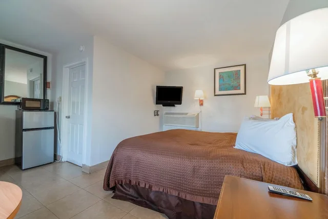 Room, King Bed, Pelican Inn by Belvilla Aransas Pass, TX 3/7