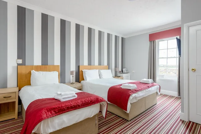 غرفة ثلاثية، Hotel Prince Regent 4/6