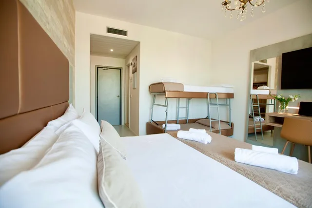 غرفة رباعية بإطلالة على البحر، Hotel Maestri 3/10