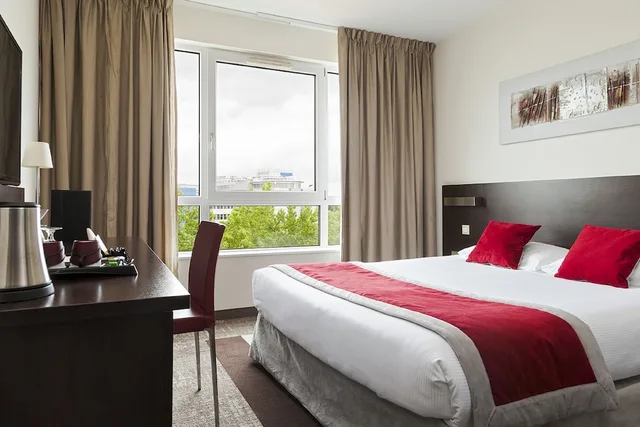 غرفة بريميوم بسرير كوين بإطلالة على البحيرة، Holiday Inn Strasbourg Nord 2/6