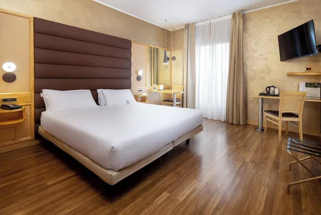 غرفة سوبيريور بسرير كوين بشرفة، Best Western Hotel Luxor 4/10