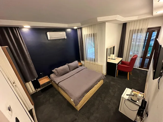 City, Queen Bed, Pool View، Mavilla Hotel 3/6