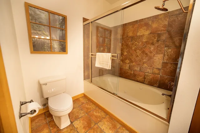 كابينة غراند بسريرين كينج بشرفة بـ4 غرف نوم مع أريكة، Cabins At Grand Mountain By Thousand Hills Resort 5/7