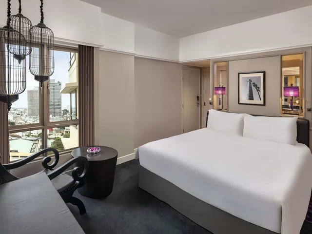 غرفة كلاسيكية بسرير كينج بإطلالة على المدينة، Sofitel Saigon Plaza Hotel 1/3