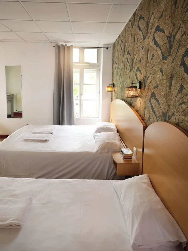 غرفة ثلاثية بسرير مزدوج وسرير فردي، HOTEL DE LYON 2/6