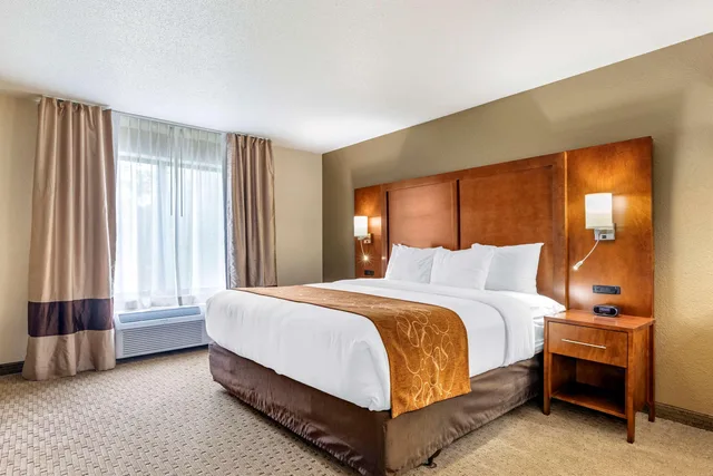 جناح، Comfort Suites Grand Rapids North 2/4