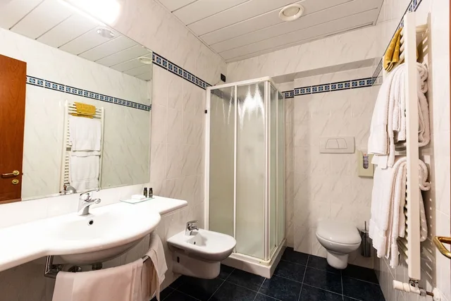 غرفة رباعية بسرير مزدوج وسريرين منفصلين، Villa dei Bosconi 5/5