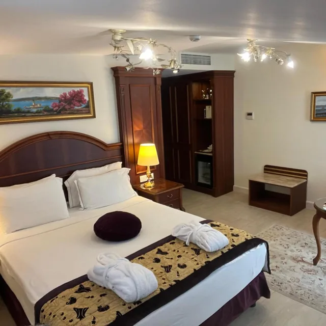 Deluxe, Suite, Queen Bed, Glk Premier Regency Suites And Spa 4/10