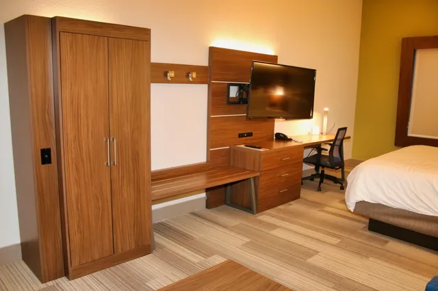 غرفة بسرير كينج، Holiday Inn Express Hotel And Suites Douglas 4/4