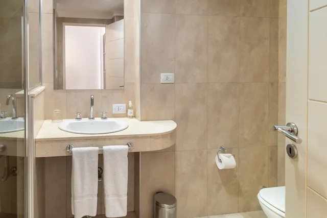 غرفة بسرير كوين بإطلالة على البحر بشرفة، Dazzler By Wyndham Puerto Madryn 7/8