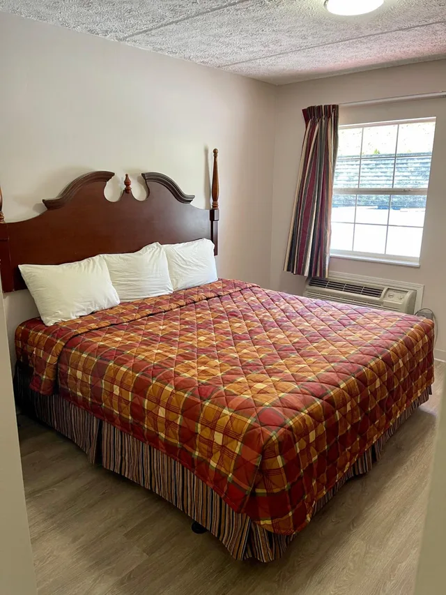 غرفة بسرير كينج، Smoky View Inn 2/8