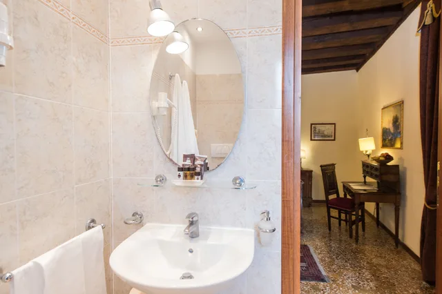 غرفة سوبيريور بإطلالة على القناة، Palazzo Priuli 4/7