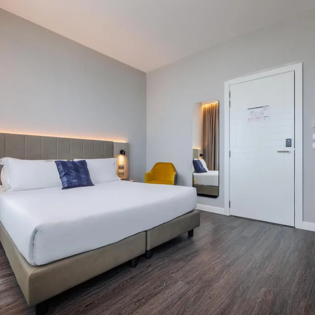 غرفة قياسية بسرير كينج، iH Hotels Milano Centrale 1/10