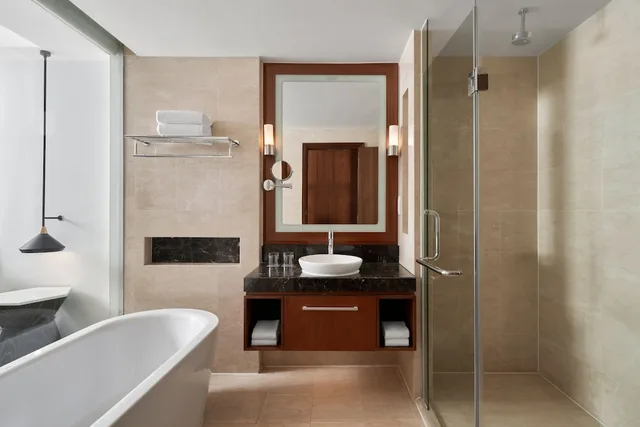 غرفة ديلوكس بسرير كينج بإطلالة على المدينة، Sheraton Hanoi West 8/8