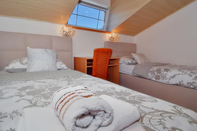 شقة بشرفة بـ3 غرف نوم بإطلالة جزئية على البحر، Villa Vanilla 2/8