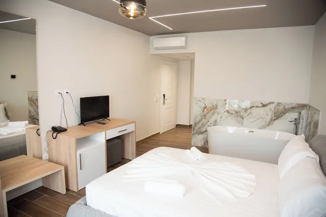جناح بسرير مزدوج بإطلالة على البحر، Hotel Lubjana 4/8