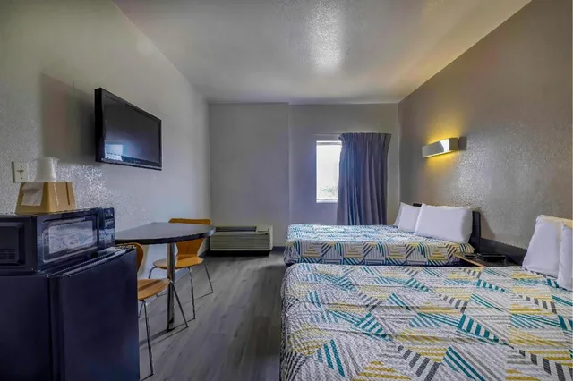 جناح بسريرين مزدوجين بمطبخ للمدخنين، Motel6 Cedar Park, TX 5/10
