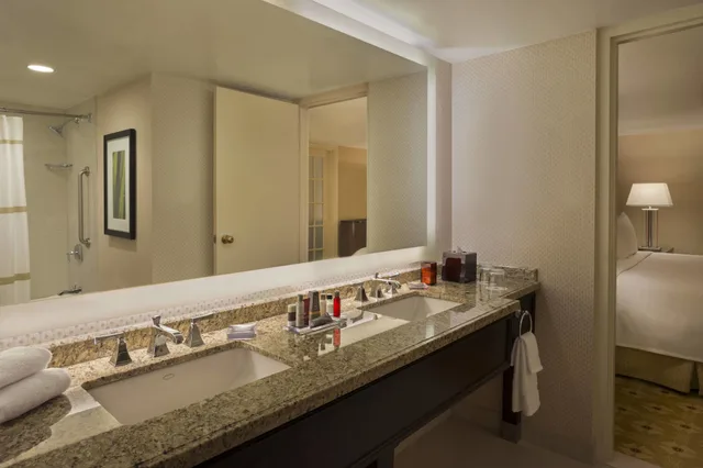 جناح بسرير كينج، Toronto Airport Marriott 3/6