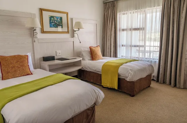 Luxury, Twin Beds, Val Du Charron Coach House 1/6
