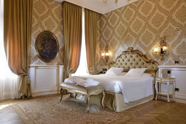 غرفة ديلوكس بسريرين منفصلين، Hotel Ai Reali di Venezia, an SLH Hotel 2/4