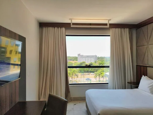 غرفة ديلوكس بسرير مزدوج أو سريرين منفصلين بإطلالة على المسبح بغرفة نوم واحدة، DoubleTree by Hilton Foz do Iguacu 2/10
