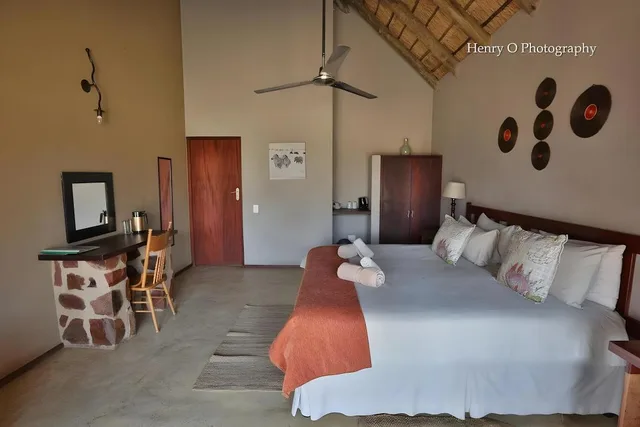 غرفة بسرير مزدوج، Mangwa Valley Game Lodge 2/2
