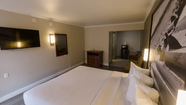 غرفة بسرير كينج لذوي الإعاقة، Super 8 by Wyndham Santa Cruz Beach 2/5