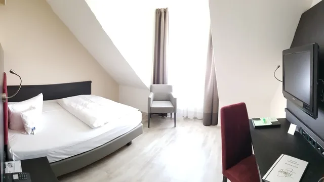 Standard, Single, Queen Bed, Astralis Domizil 1/3