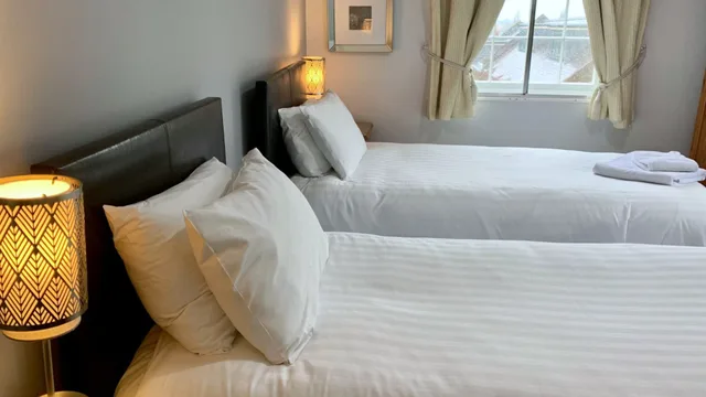 Room, Twin Beds, The Crescent Guest House 9/10