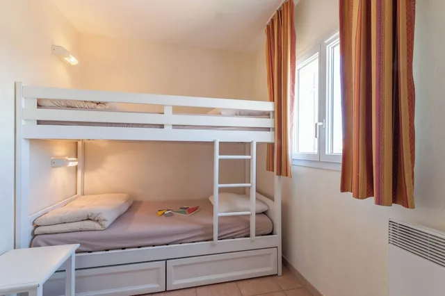 Studio, Bunk Bed, 2 Sofa, Alcove, Balcony or Terrace، PIERRE AND VACANCES VILLAGE CLUB PONT ROYAL EN PROVENCE 1/4