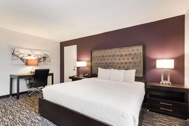غرفة قياسية بسرير كوين، Clarion Inn & Suites Across From Universal Orlando Resort 6/10