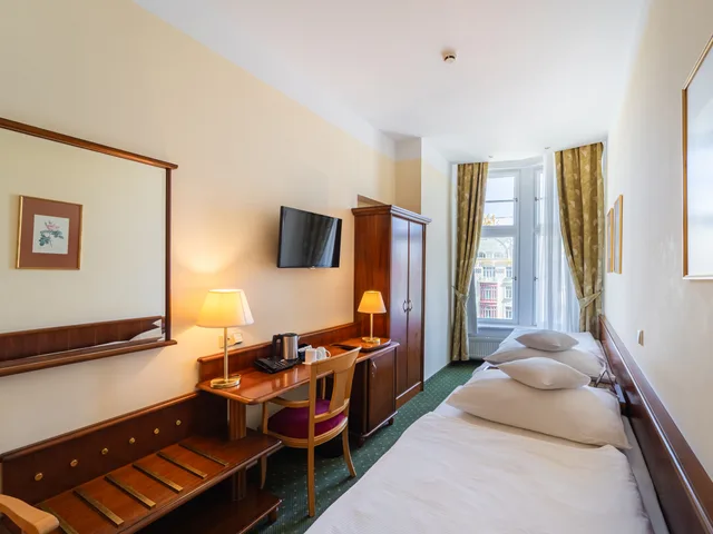غرفة بسريرين منفصلين بإطلالة، Ea Hotel Rokoko 2/5