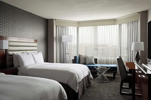 غرفة بسريرين مزدوجين لذوي الإعاقة، Crystal Gateway Marriott 1/4