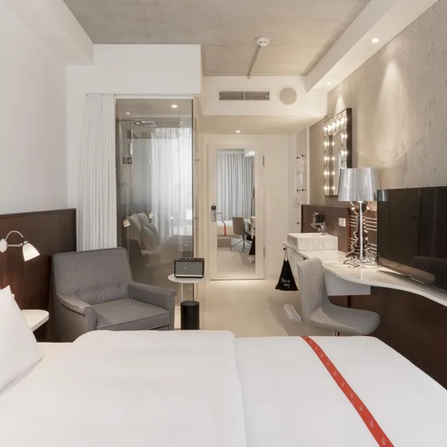 Ruby, Upgrade، Ruby Ella Hotel Cologne 4/5