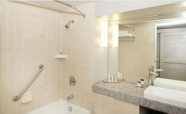 غرفة بسرير مزدوج لذوي الإعاقة، Doubletree By Hilton Bloomington Minneapolis South 1/2