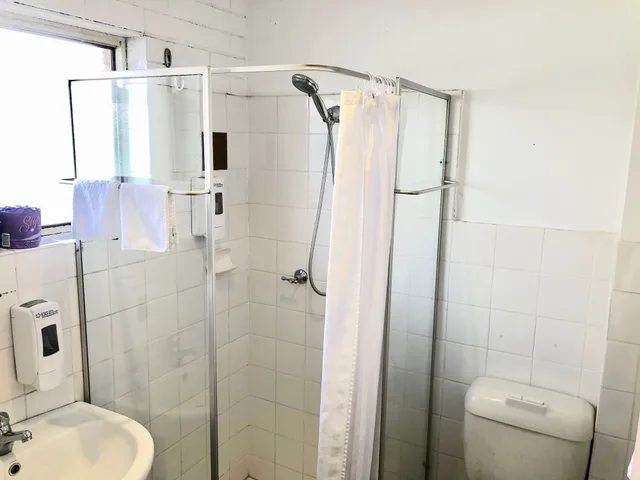 غرفة عائلية بسرير كوين وسرير مزدوج وسرير كوين، Marco Polo Motor Inn 6/9