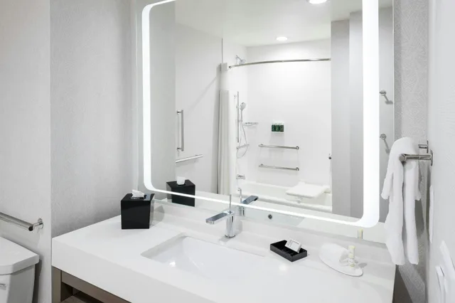 جناح، Courtyard Houston Heights I 10 2/2