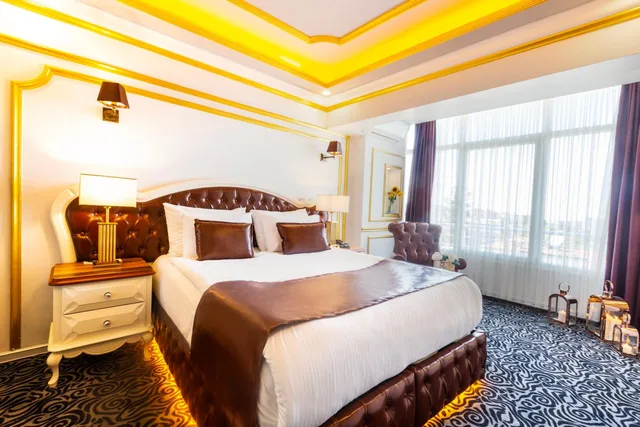 جناح جونيور، Andalouse Otel 1/3