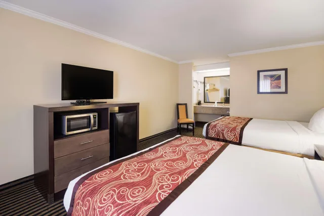 غرفة متصلة بسريرين مزدوجين لذوي الإعاقة، Best Western Mckenzie 3/4